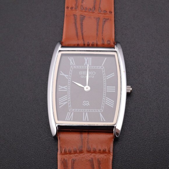 Vintage Seiko Slim Tonneau Tank Quartz Gentlemen's Wrist Watch  - FREE SHIPPING - Picture 1 of 8